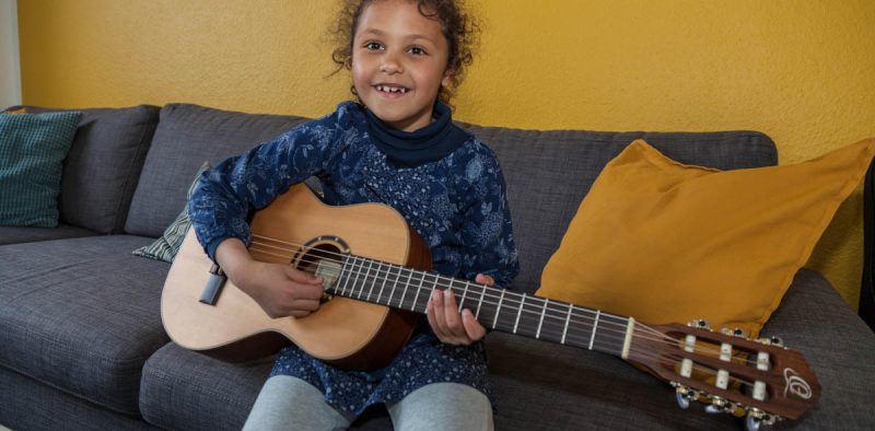 Viola an der Gitarre